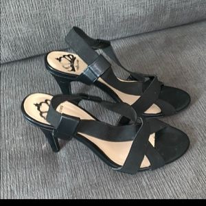 Black Dress Shoe's size 8. Excellent Condition, Very Comfortable